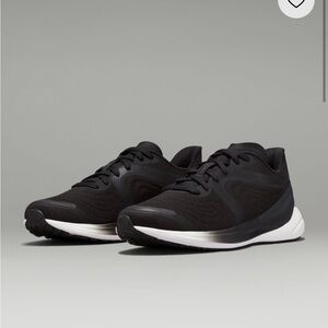 Lululemon Women’s blissfeel 2 running shoe brand new size 9.5